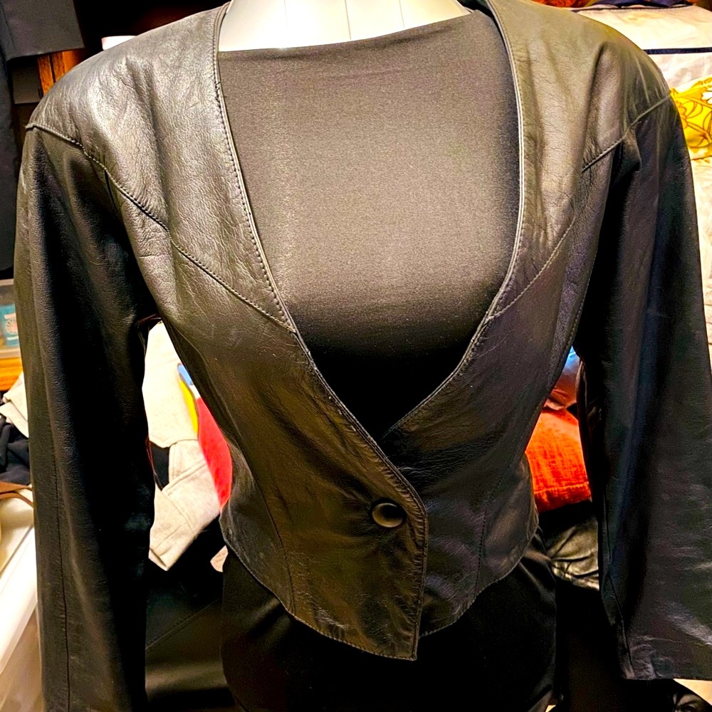 Wilsons Leather, black, cropped, one button fitted jacket.